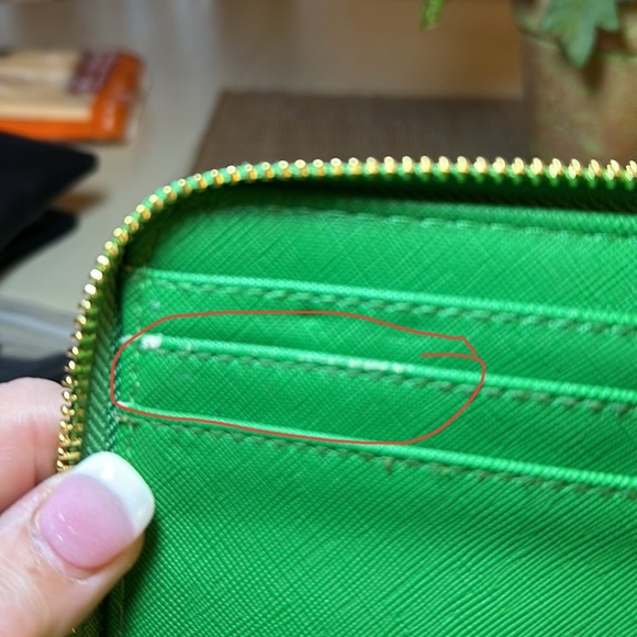 Steve Madden Grass Green Zip Around Wristlet Case Organizer - EUC - Gold Accents - Picture 8 of 12